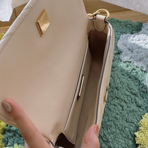 Tory Burch Cream Quilted Shoulder Bag - Picture 2 of 3